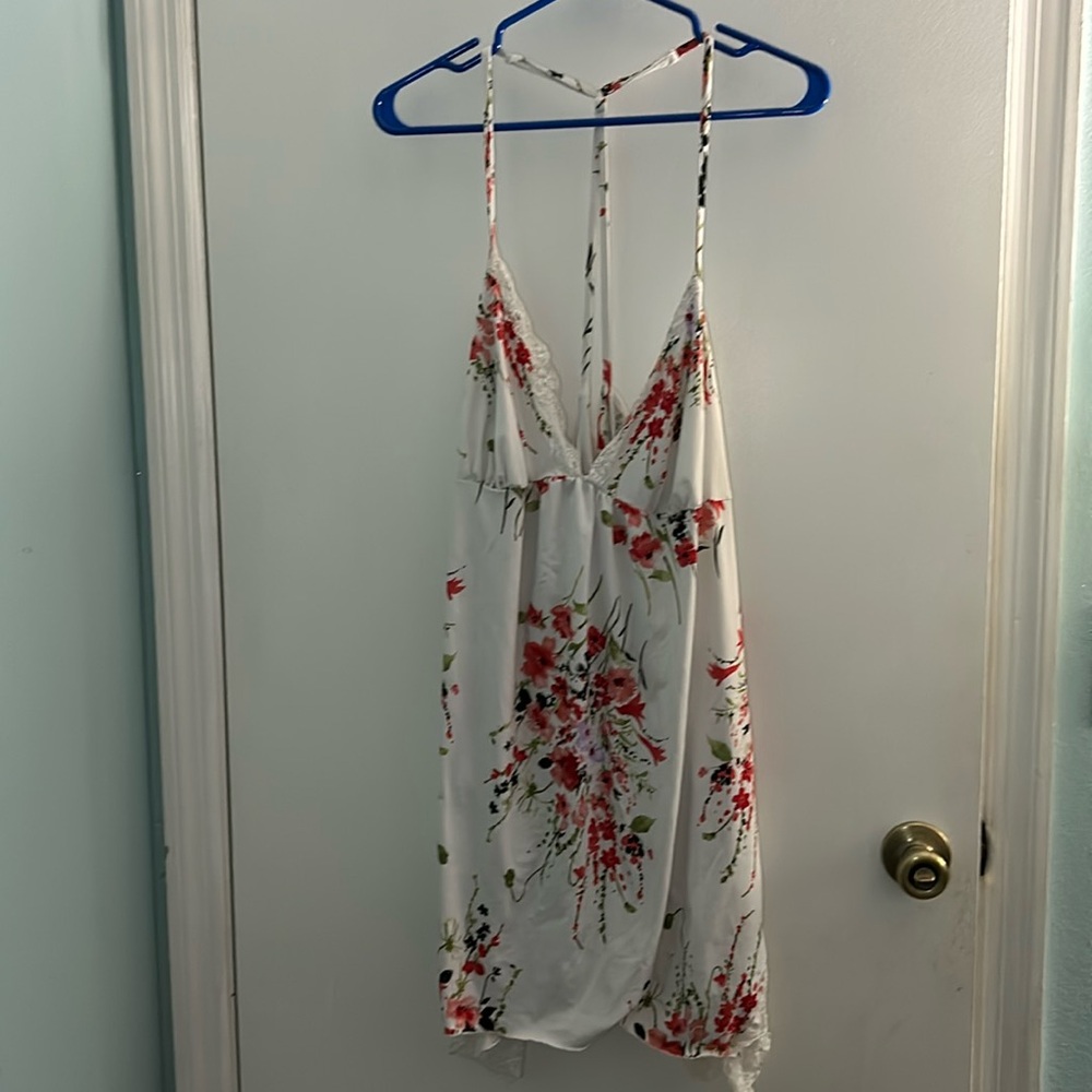 Secret treasures size 2xl white floral nightie. Night dress. Pajama dress.
